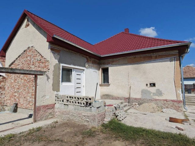 Eladó családi ház, Dánszentmiklóson 28.9 M Ft, 3+1 szobás