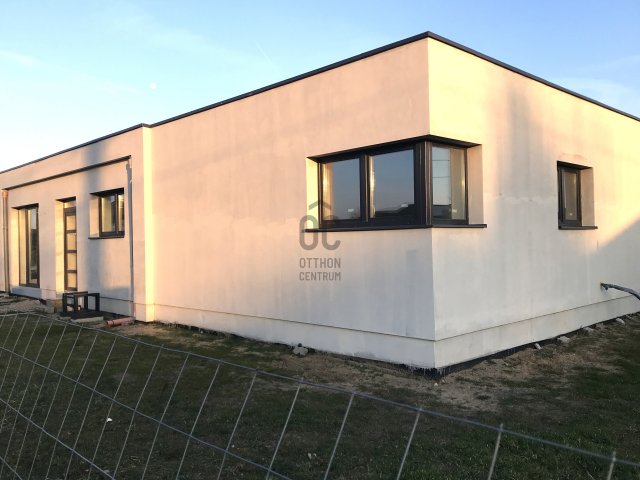 Eladó ikerház, Székesfehérvárott 119 M Ft, 4 szobás