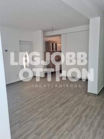 Eladó családi ház, Cegléden 59.9 M Ft, 3 szobás