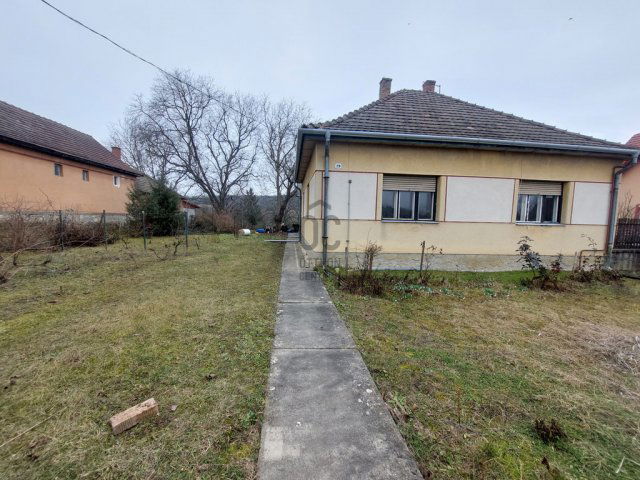 Eladó családi ház, Csőváron 59.9 M Ft, 4 szobás