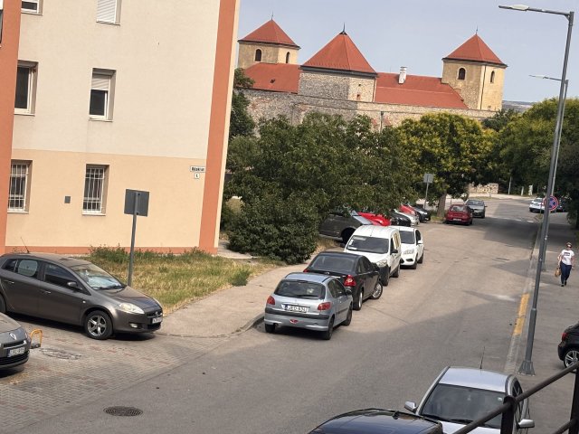 Eladó téglalakás, Várpalotán, Újlaky úton 33 M Ft, 1 szobás