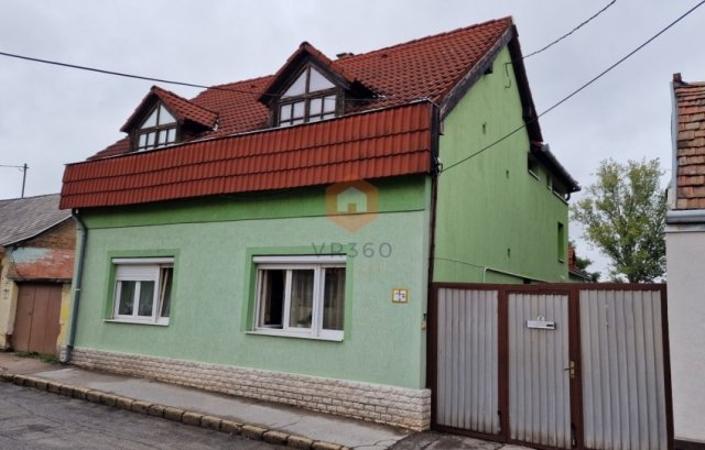 Eladó családi ház, Pécsett 64.9 M Ft, 5 szobás