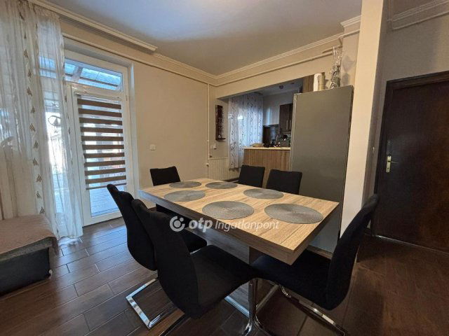 Eladó családi ház, Tégláson 75 M Ft, 2 szobás