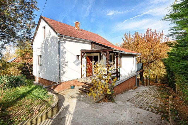 Eladó családi ház, Telkin 134.99 M Ft, 3+1 szobás