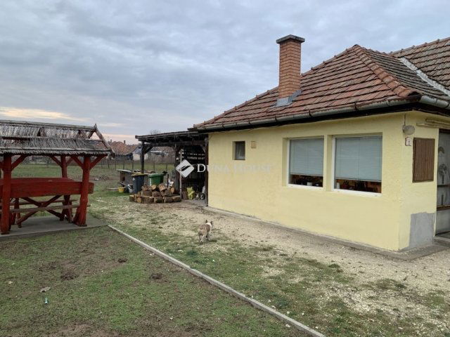 Eladó családi ház, Örkényen 36.5 M Ft, 2 szobás