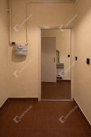 Eladó téglalakás, Sopronban 33 M Ft, 1 szobás