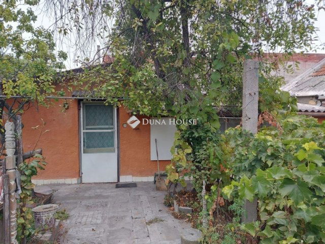 Eladó családi ház, Izsákon 13.5 M Ft, 2 szobás