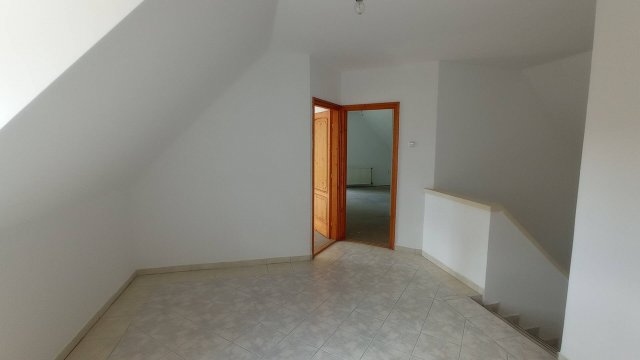 Eladó téglalakás, Zalakaroson 79.8 M Ft, 5 szobás