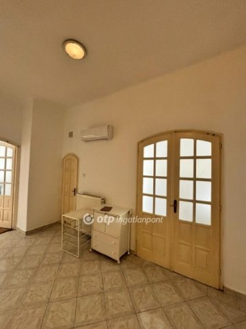 Kiadó téglalakás, albérlet, Budapesten, V. kerületben, 3 szobás