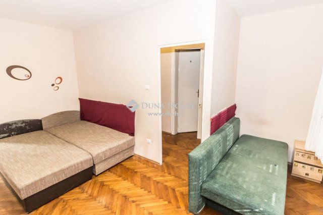 Eladó családi ház, Szombathelyen 95 M Ft, 9 szobás