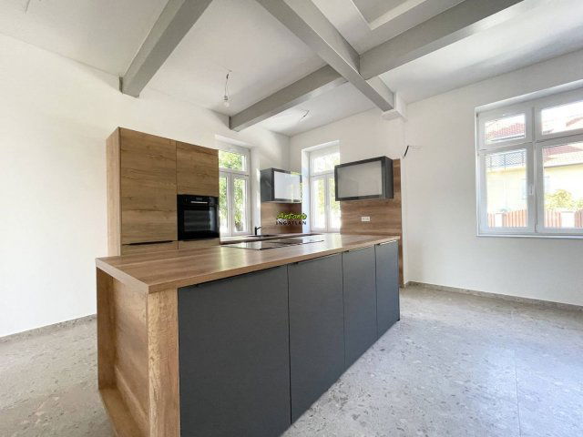 Eladó családi ház, Sopronban 245 M Ft, 6 szobás