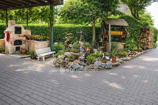 Eladó családi ház, Berettyóújfaluban 160 M Ft, 3 szobás