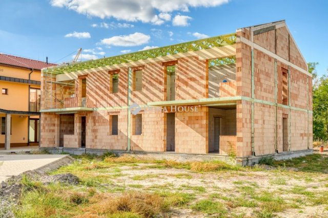 Eladó téglalakás, Mórahalmon 39.332 M Ft, 1 szobás