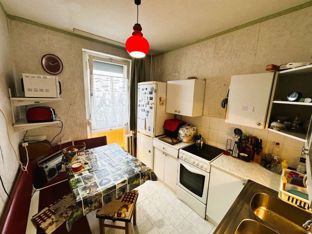 Eladó panellakás, Pécsett 52.5 M Ft, 3+1 szobás