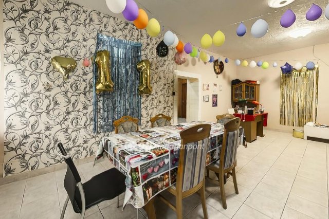 Eladó családi ház, Tolnán 89.9 M Ft, 6+2 szobás