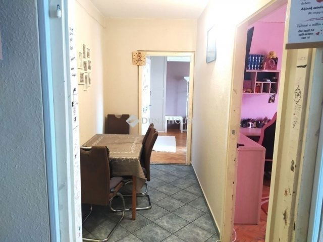 Eladó panellakás, Budapesten, XV. kerületben 69.9 M Ft, 3 szobás