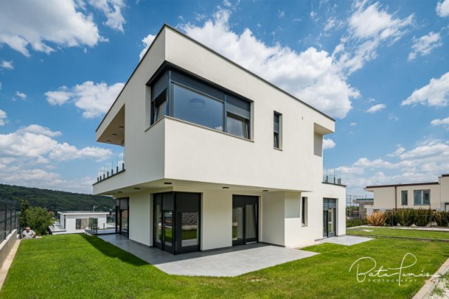 Eladó családi ház, Budapesten, III. kerületben 424.9 M Ft