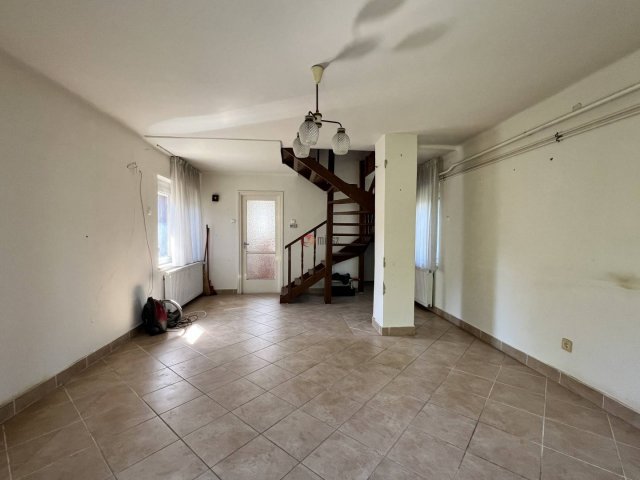 Eladó családi ház, Velencén, V. utcában 56 M Ft, 3 szobás