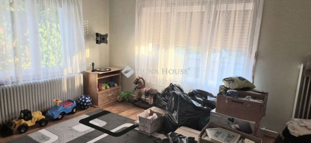 Eladó családi ház, Kiskunfélegyházán 64 M Ft, 5 szobás