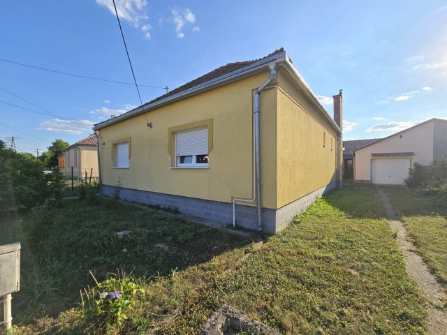 Eladó családi ház, Sásdon 27.8 M Ft, 3 szobás