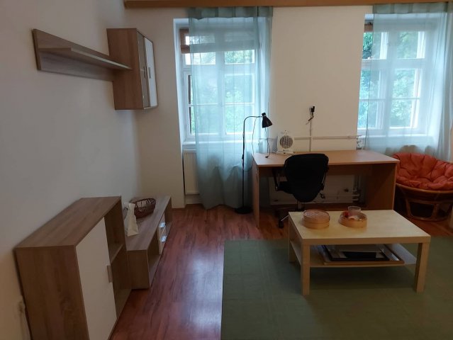 Kiadó téglalakás, albérlet, Pécsett 150 E Ft / hó, 1+1 szobás