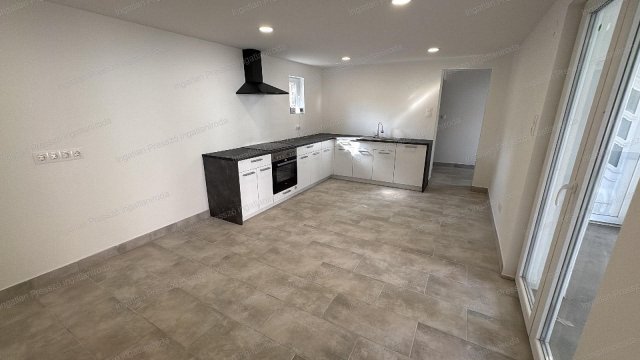 Eladó családi ház, Káptalanfán 65 M Ft, 2 szobás