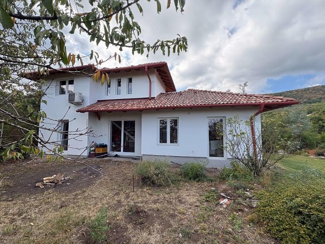 Eladó családi ház, Szentendrén 139.9 M Ft, 4 szobás