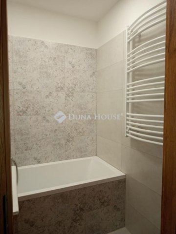 Eladó panellakás, Pécsett 54.9 M Ft, 2 szobás