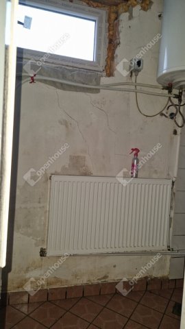 Eladó családi ház, Komáromban 26.9 M Ft, 1 szobás