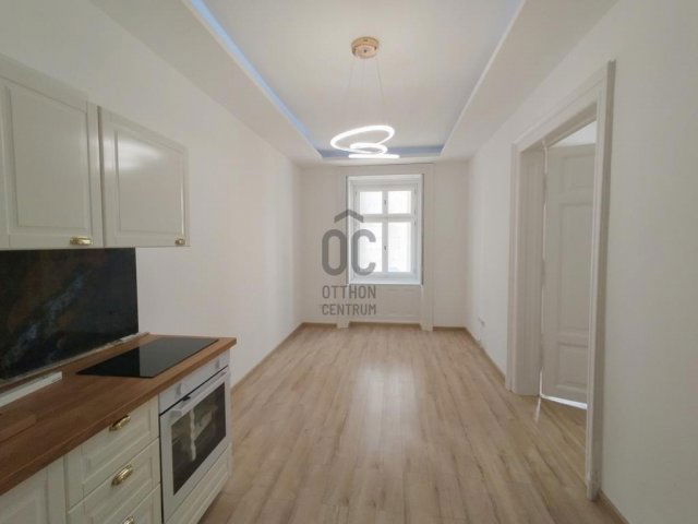 Eladó téglalakás, Budapesten, V. kerületben 275.4 M Ft, 7 szobás