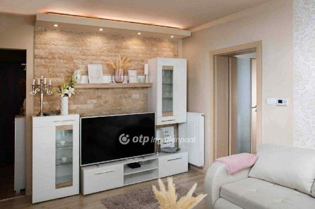 Eladó téglalakás, Mosonmagyaróváron 65 M Ft, 2 szobás