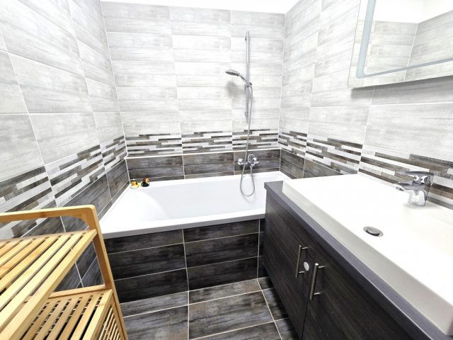 Eladó téglalakás, Pécsett 54.9 M Ft, 3 szobás