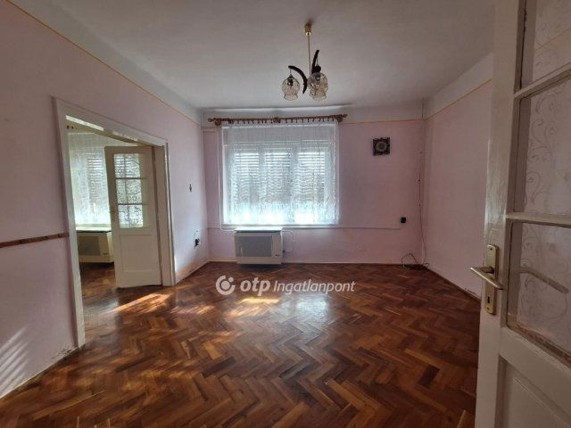 Eladó családi ház, Karcagon 23.9 M Ft, 2 szobás