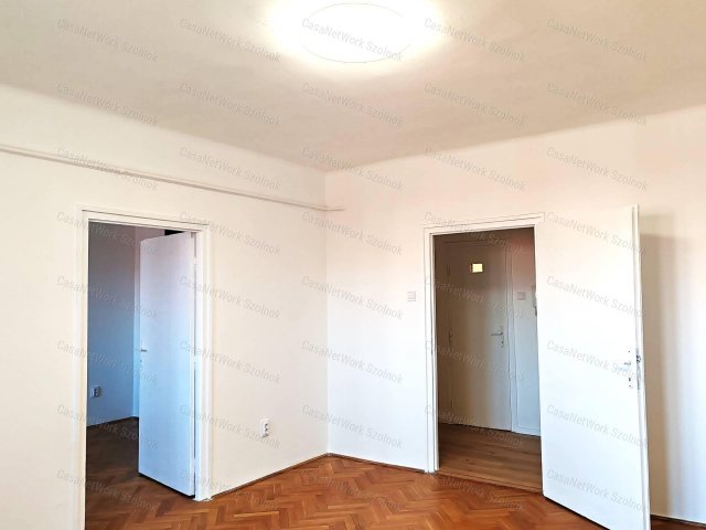 Eladó téglalakás, Szolnokon 36.9 M Ft, 2 szobás