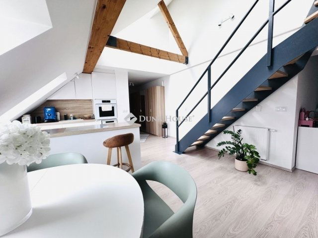 Eladó téglalakás, Pécsett 87.5 M Ft, 4 szobás