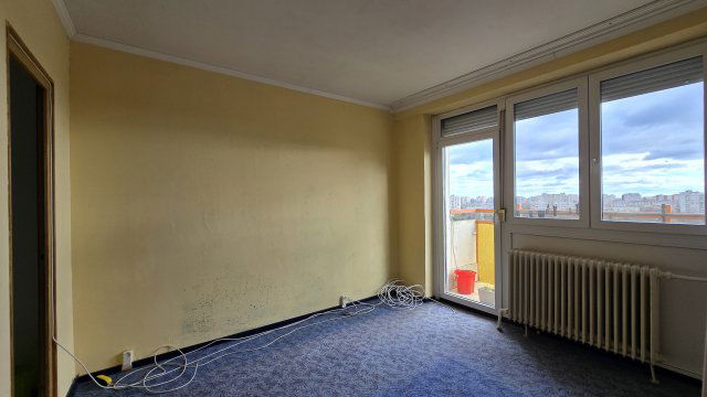 Eladó panellakás, Dunaújvárosban, Március 15. téren 30.5 M Ft