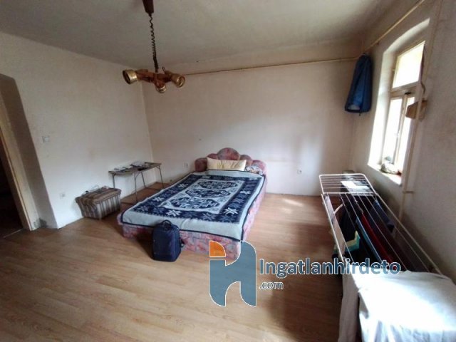 Eladó családi ház, Héhalomon 16.5 M Ft, 2 szobás