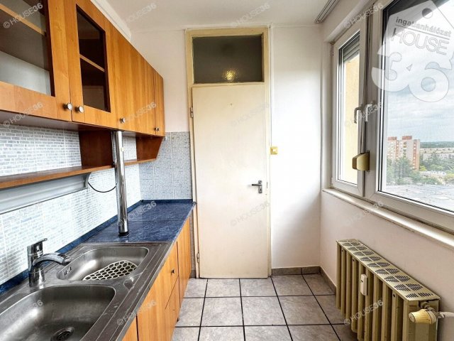 Eladó panellakás, Kecskeméten 49.99 M Ft, 3 szobás