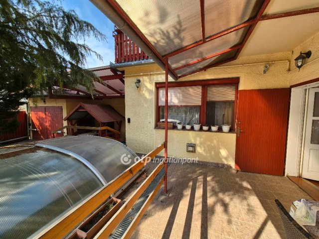 Eladó családi ház, Hódmezővásárhelyen 105 M Ft, 6+1 szobás