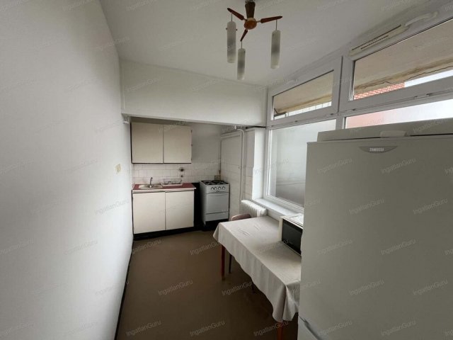 Eladó panellakás, Kecskeméten 38.9 M Ft, 1 szobás