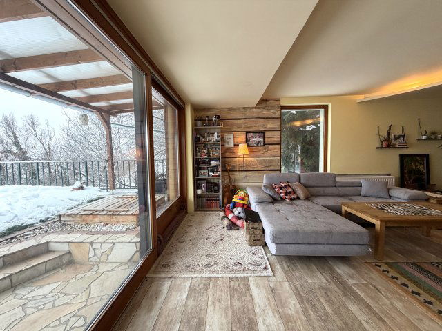 Eladó téglalakás, Budakeszin 167.8 M Ft, 4 szobás