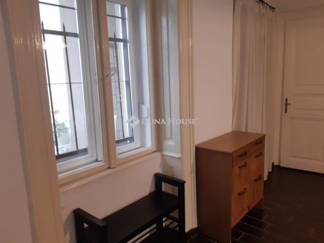 Eladó téglalakás, Budapesten, VI. kerületben 129.9 M Ft