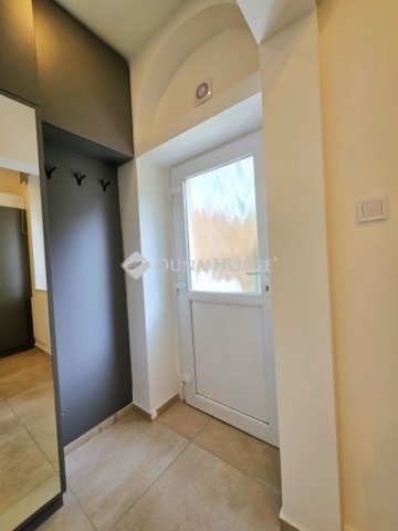 Eladó téglalakás, Pécsett 42.9 M Ft, 1 szobás