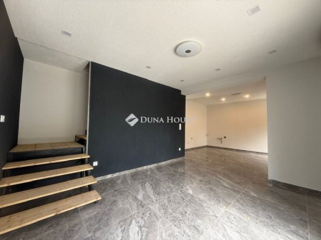 Eladó családi ház, Vecsésen 97.9 M Ft, 4 szobás