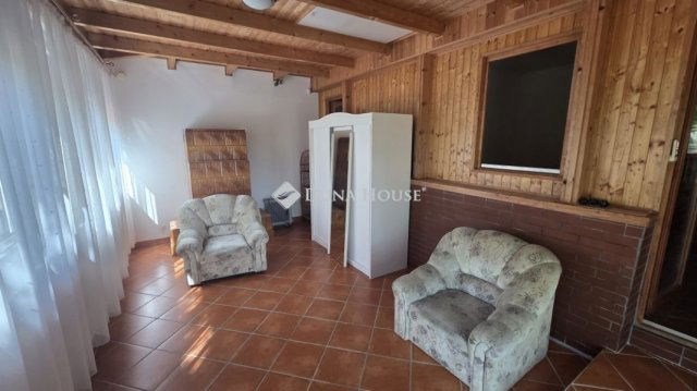 Eladó családi ház, Vácon 88 M Ft, 1 szobás