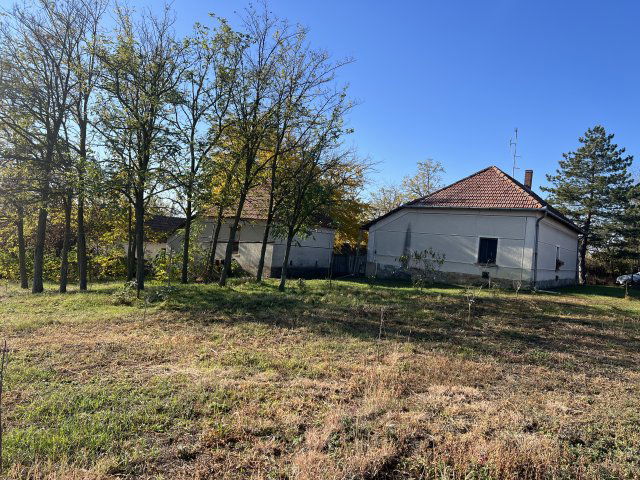 Eladó családi ház, Bakson 19.9 M Ft, 3 szobás