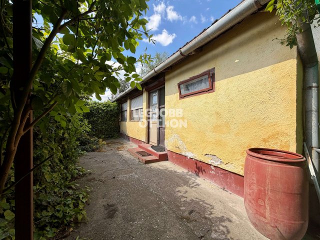 Eladó családi ház, Cegléden 14.5 M Ft, 2 szobás