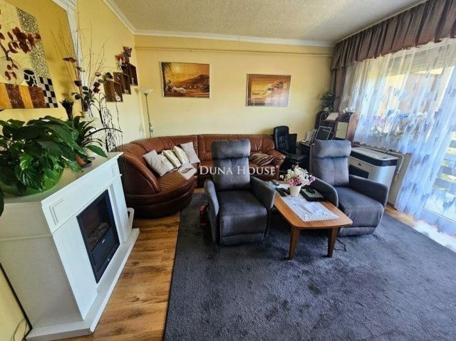 Eladó sorház, Szigetszentmiklóson 89.9 M Ft, 5 szobás