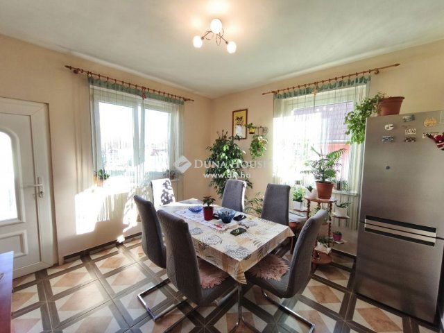 Eladó családi ház, Kulcson 72 M Ft, 5 szobás