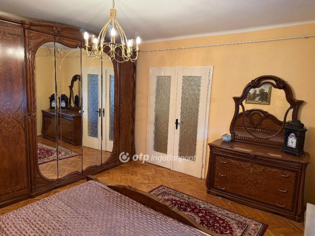 Eladó családi ház, Egerben 79.9 M Ft, 6 szobás